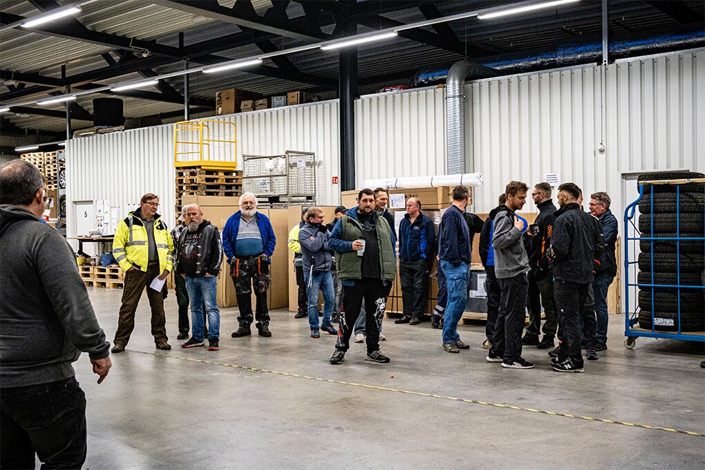 Die Kollegen von euro.COURIER während der Arbeitseinweisung zum Subbotnik.