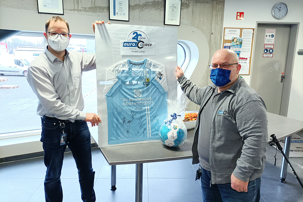 Sportshirt vom Chemnitzer Fussballclub CFC, früher FCK Fußballclub Karl-Marx-Stadt als Geschenk für zwanzig Jahre Jubliäum bei dem Overnightdienstleister.