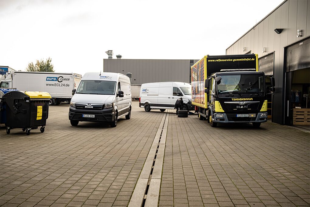 Reifenwechsel bei den MAN TGE Transportern und LKW der Logistikfirma euro.COURIER.