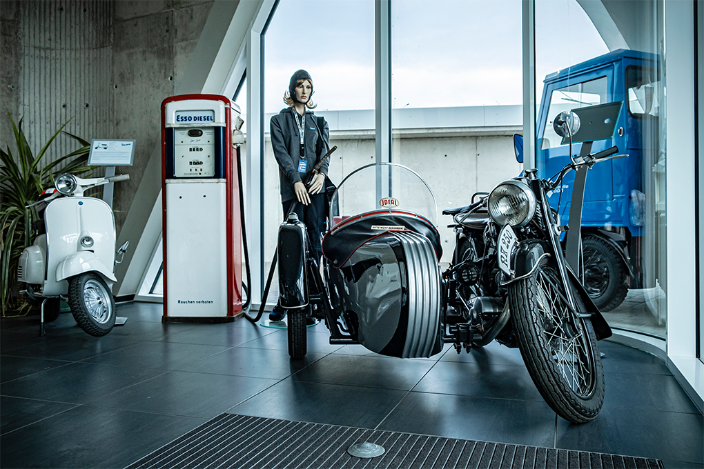 Altes Motorrad aus dem Museum ziert den Eingangsbereich von euro.COURIER in Chemnitz. Es handelt sich um eine Leihgabe vom Museum für sächsische Fahrzeuge in Chemnitz.